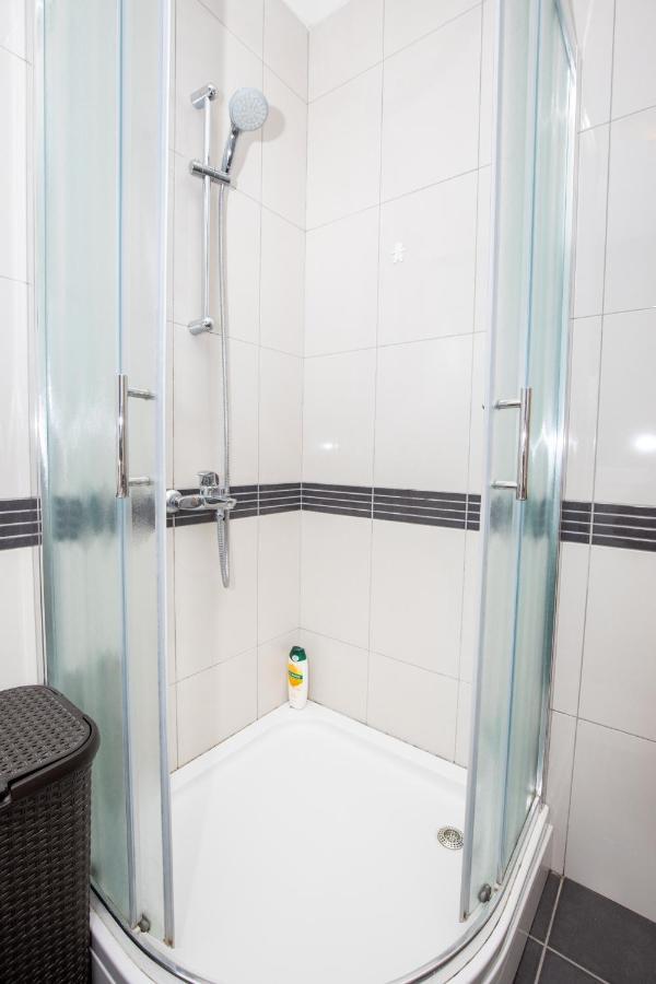 Spacious 2-Bedroom Apartment With Terrace And Parking 챠브타트 외부 사진