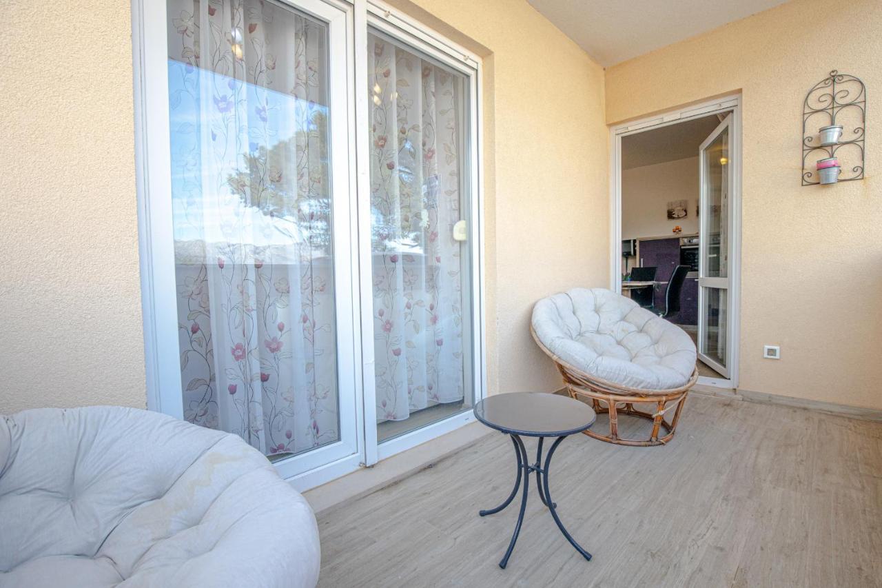 Spacious 2-Bedroom Apartment With Terrace And Parking 챠브타트 외부 사진