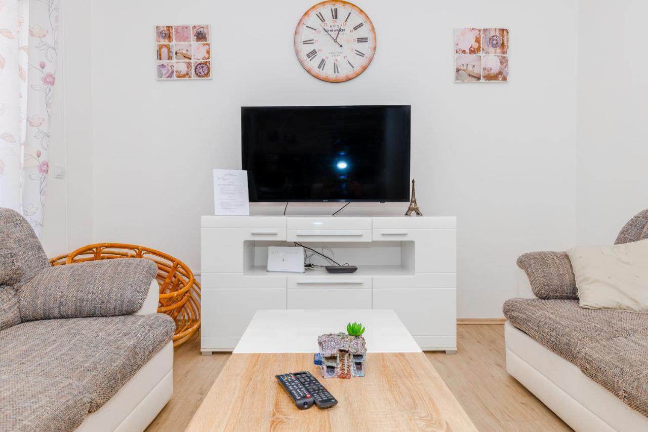 Spacious 2-Bedroom Apartment With Terrace And Parking 챠브타트 외부 사진