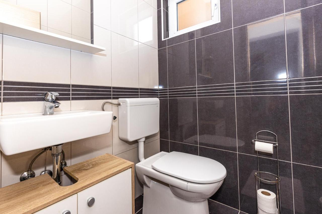 Spacious 2-Bedroom Apartment With Terrace And Parking 챠브타트 외부 사진