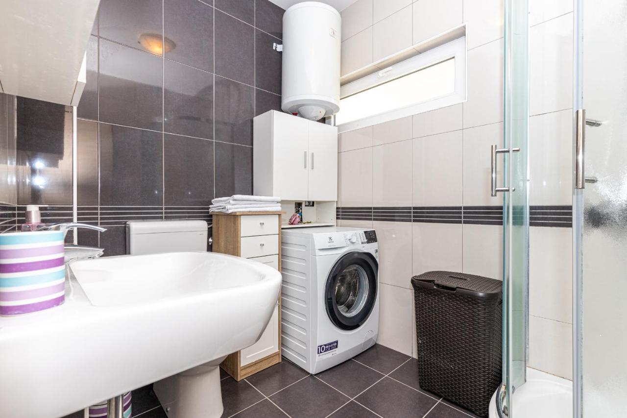 Spacious 2-Bedroom Apartment With Terrace And Parking 챠브타트 외부 사진