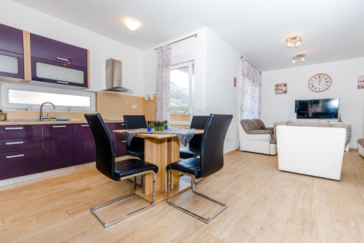 Spacious 2-Bedroom Apartment With Terrace And Parking 챠브타트 외부 사진