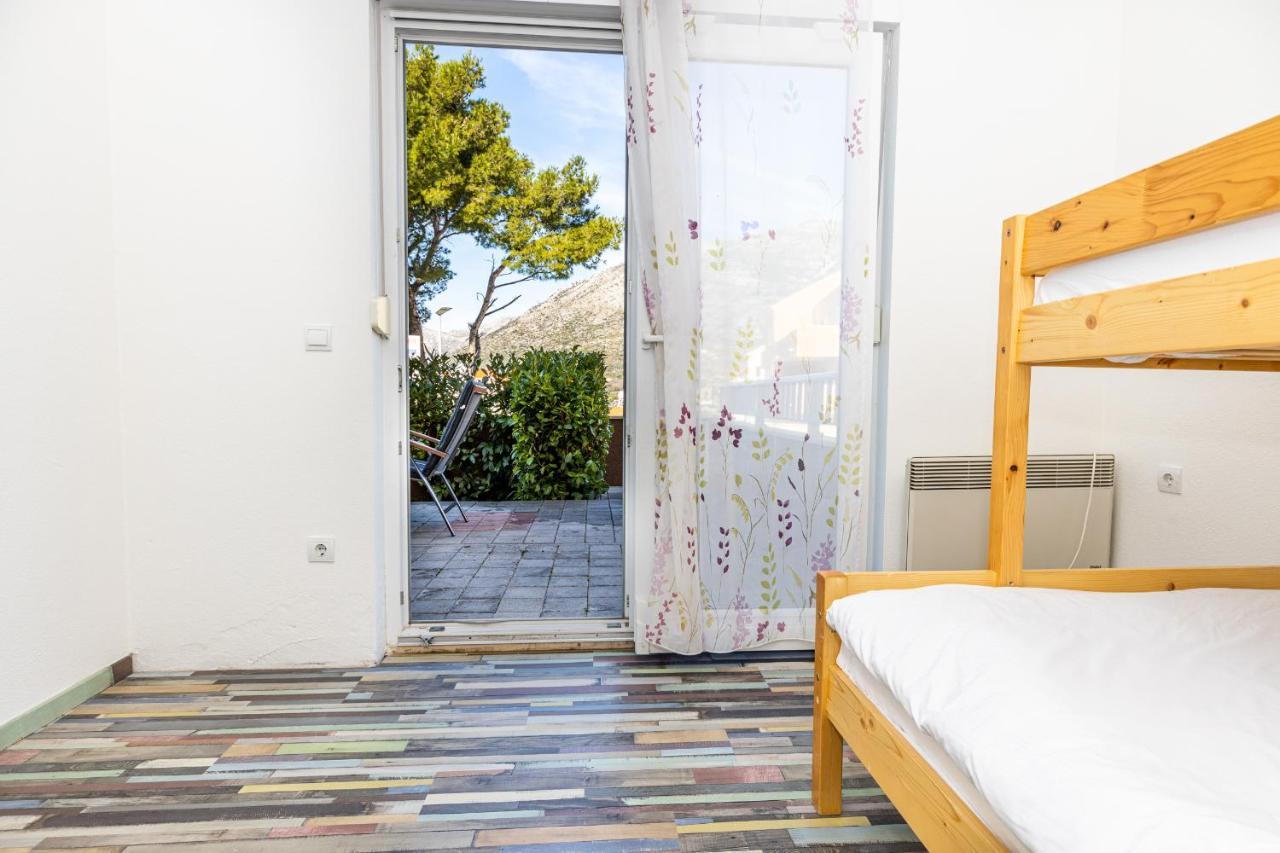 Spacious 2-Bedroom Apartment With Terrace And Parking 챠브타트 외부 사진