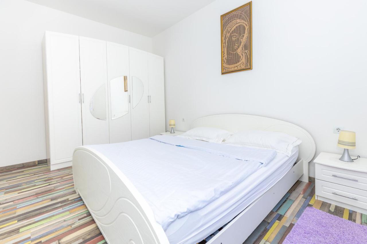 Spacious 2-Bedroom Apartment With Terrace And Parking 챠브타트 외부 사진