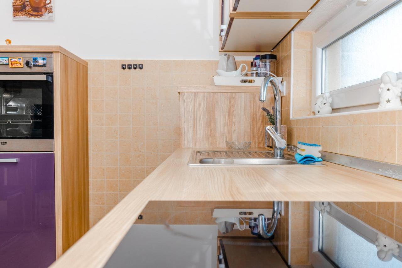 Spacious 2-Bedroom Apartment With Terrace And Parking 챠브타트 외부 사진