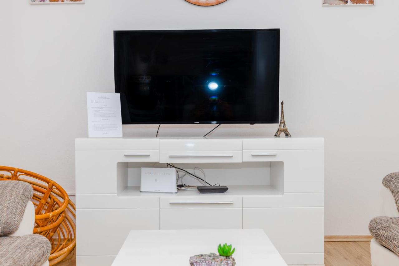 Spacious 2-Bedroom Apartment With Terrace And Parking 챠브타트 외부 사진