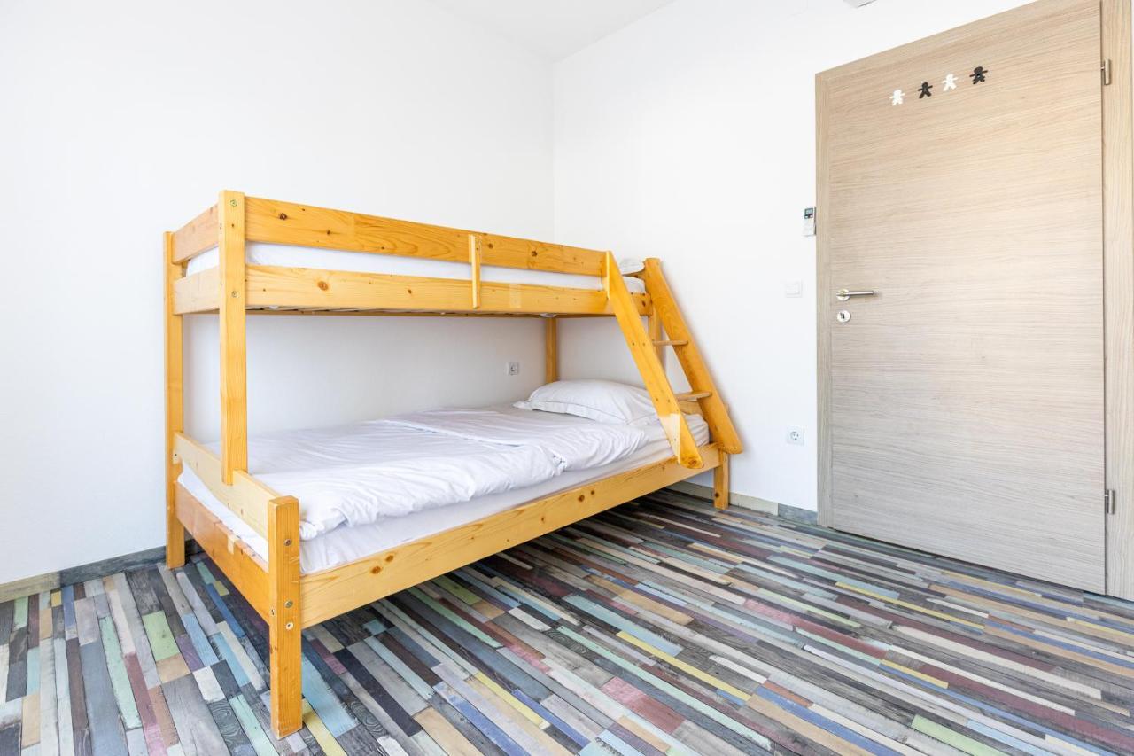 Spacious 2-Bedroom Apartment With Terrace And Parking 챠브타트 외부 사진