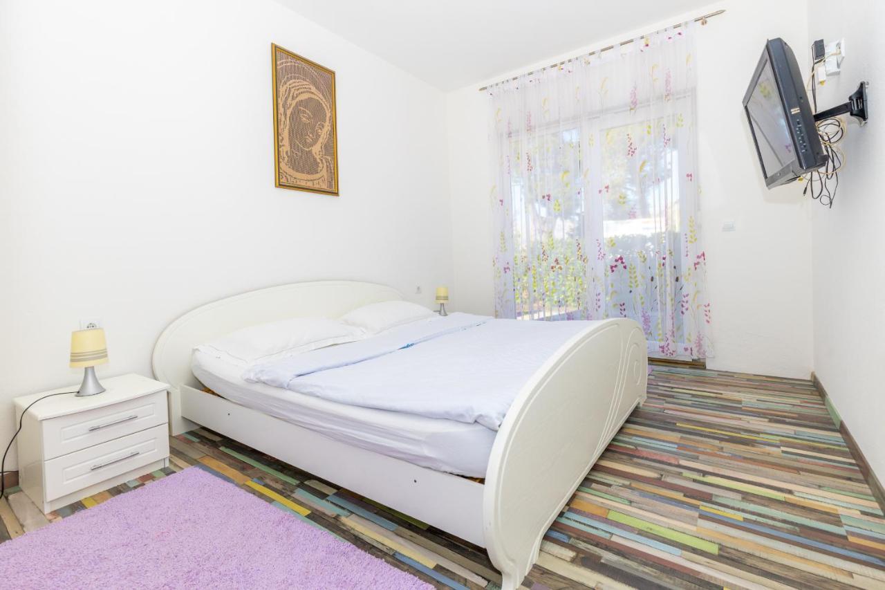 Spacious 2-Bedroom Apartment With Terrace And Parking 챠브타트 외부 사진