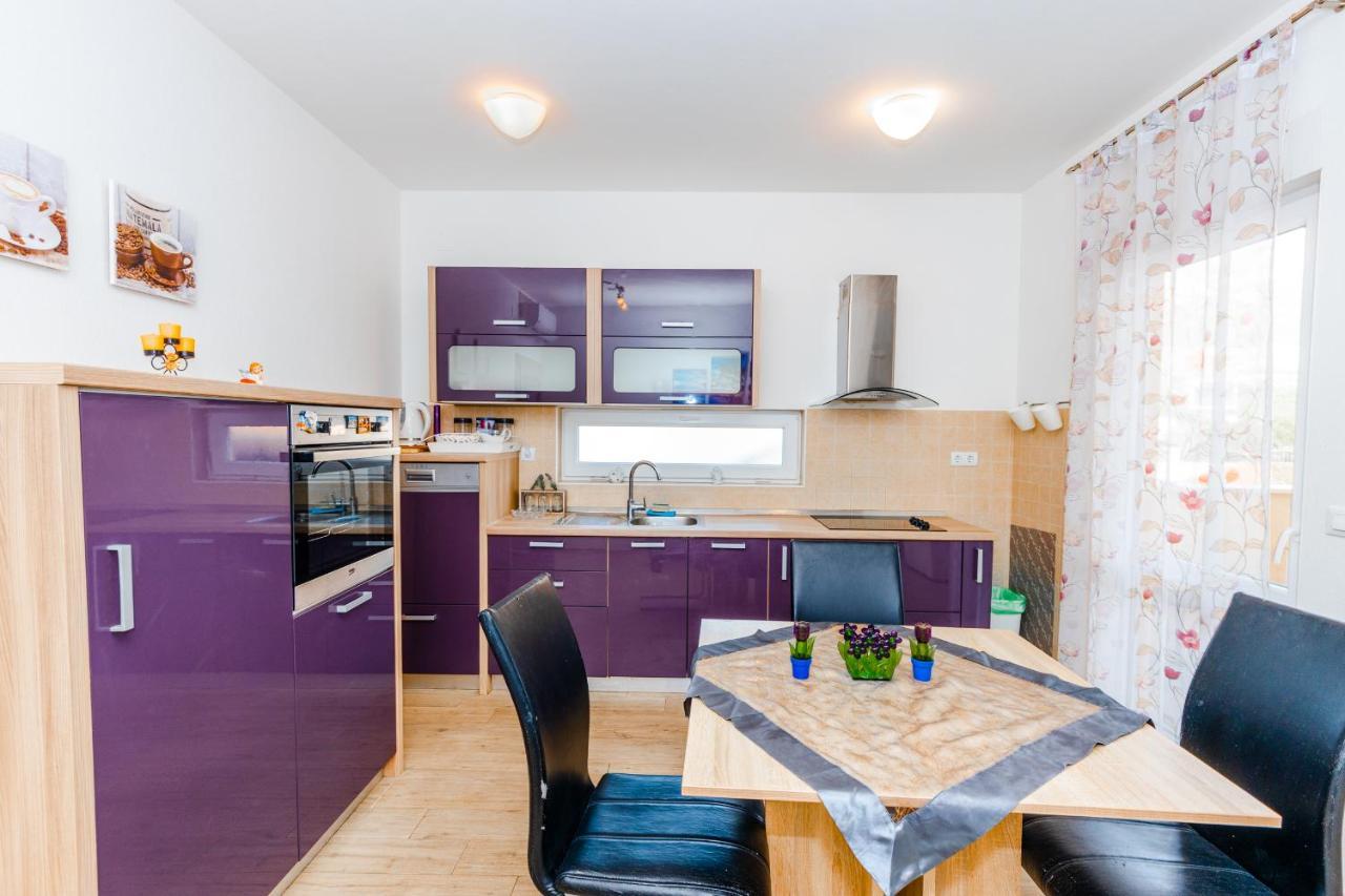 Spacious 2-Bedroom Apartment With Terrace And Parking 챠브타트 외부 사진